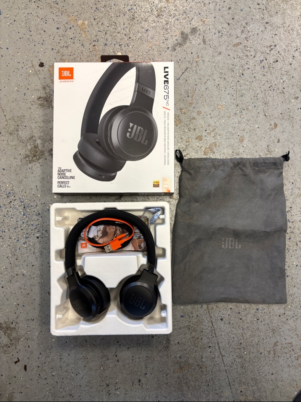 JBL Black Over-Ear Wireless Headphones Live 675nc *Open box*